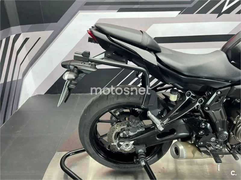 Yamaha MT-07 – Vista 16