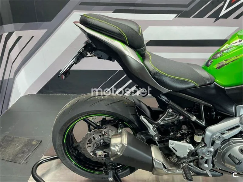 Kawasaki Z900 – Vista 12