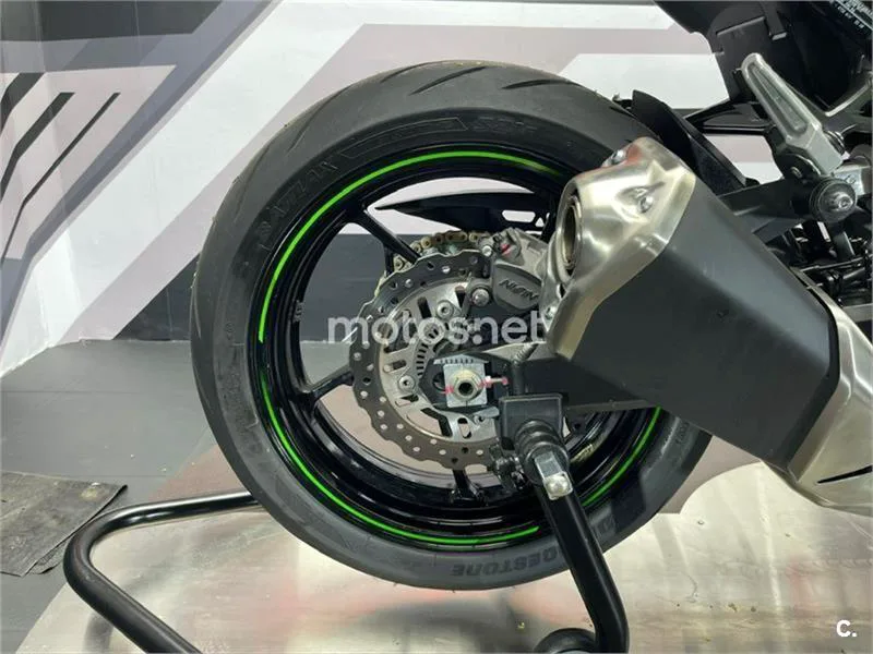 Kawasaki Z900 – Vista 18