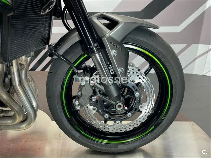 Kawasaki Z900 – Vista 19