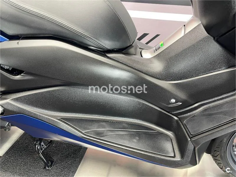Yamaha XMAX 300 – Vista 13