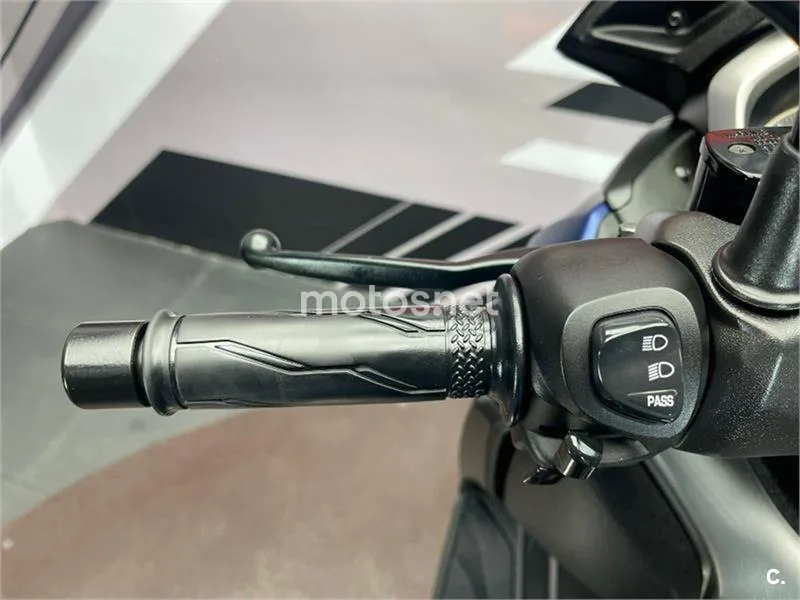 Yamaha XMAX 300 – Vista 8