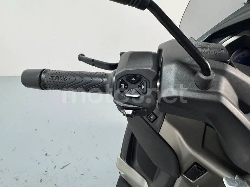 Piaggio MP3 - Vista 12