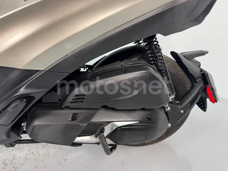 Piaggio MP3 - Vista 21