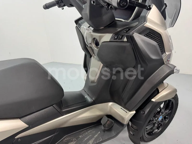 Piaggio MP3 - Vista 10