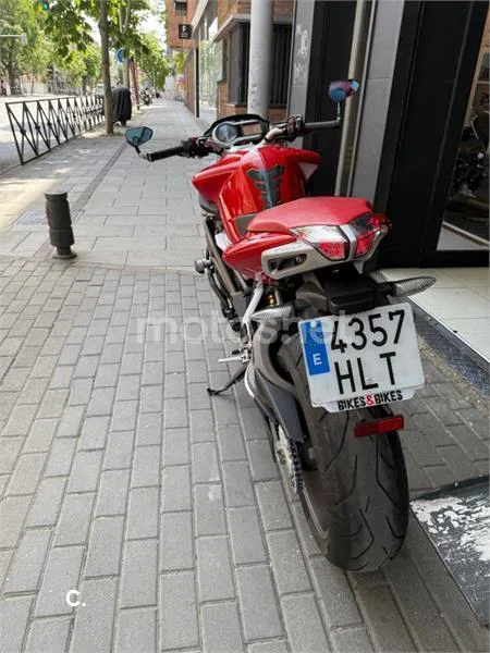 MV Agusta Brutale 990 R – Vista 11
