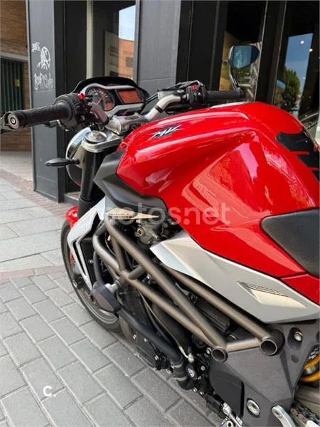 MV Agusta Brutale 990 R – Vista 16