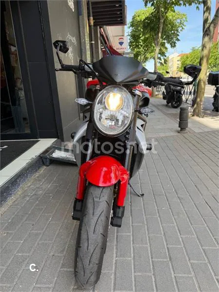 MV Agusta Brutale 990 R – Vista 3