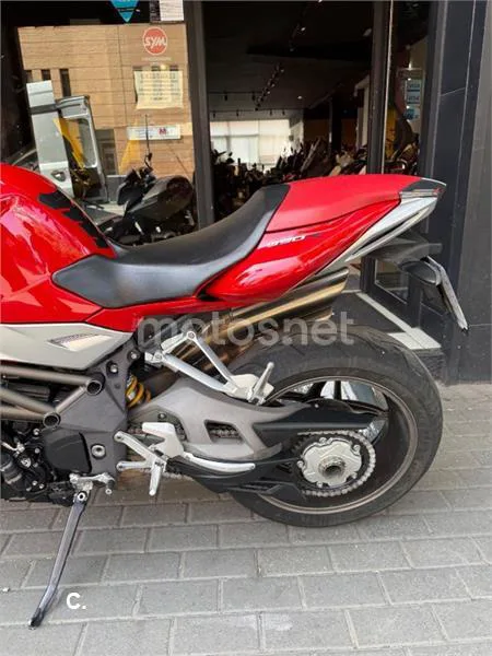 MV Agusta Brutale 990 R – Vista 9