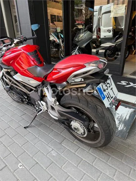 MV Agusta Brutale 990 R – Vista 10