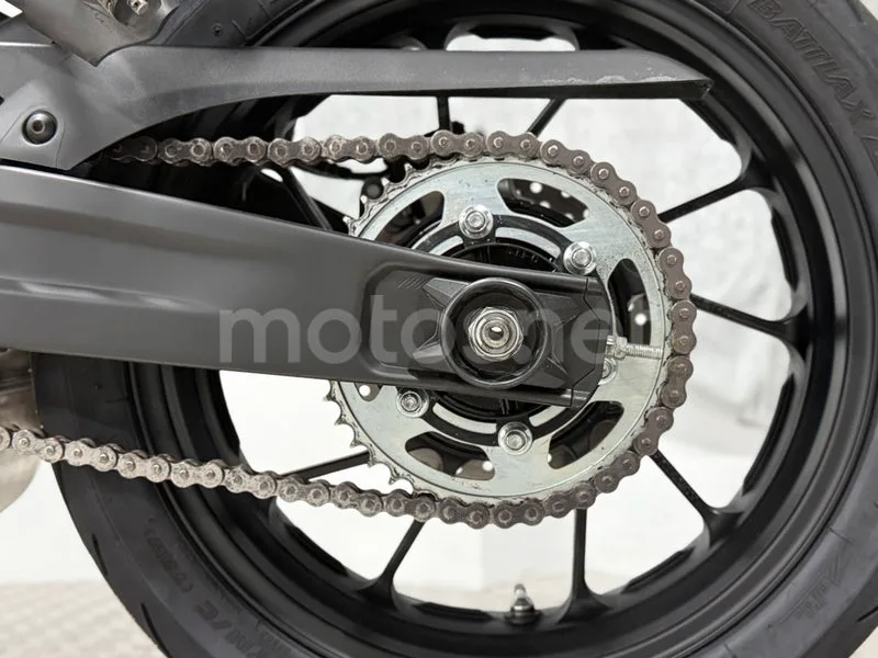 Yamaha XSR700 - Vista 15