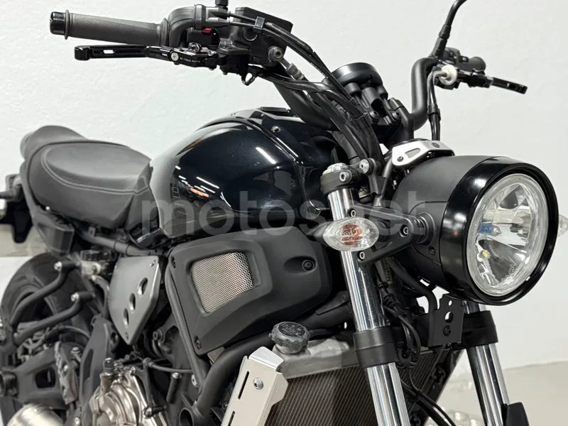 Yamaha XSR700 - Vista 8