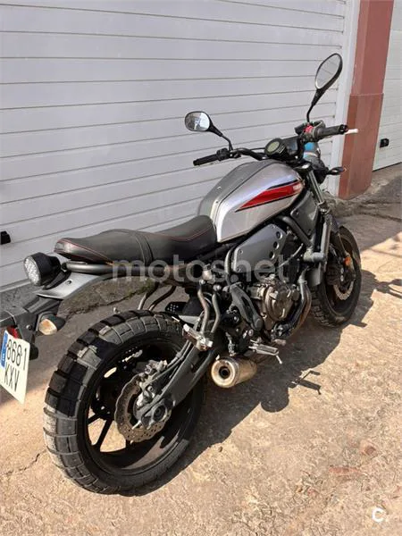 Yamaha XSR 700 – Vista 7