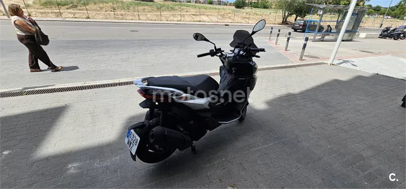 Aprilia SR GT 125 – Vista 9