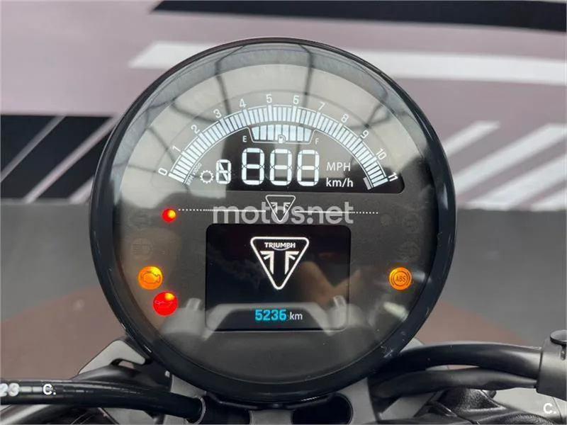 Triumph Trident 660 – Vista 7