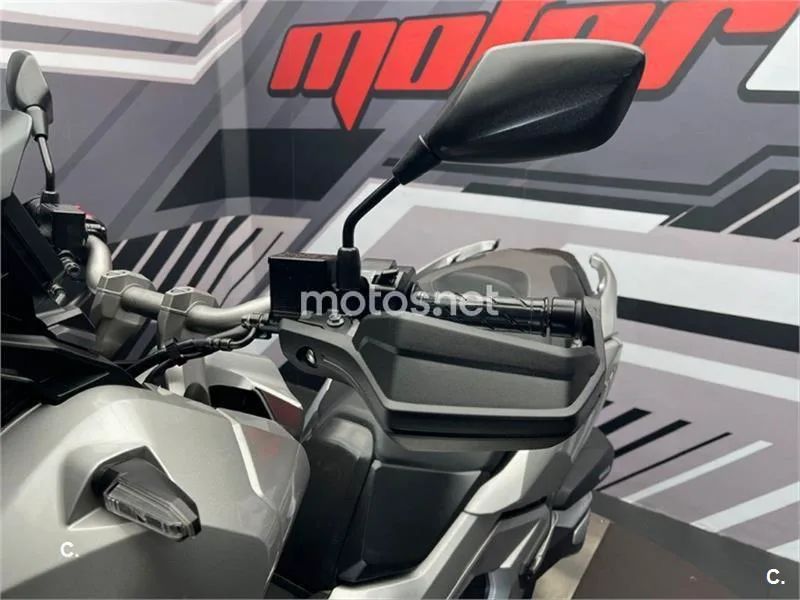 Honda ADV 350 – Vista 11