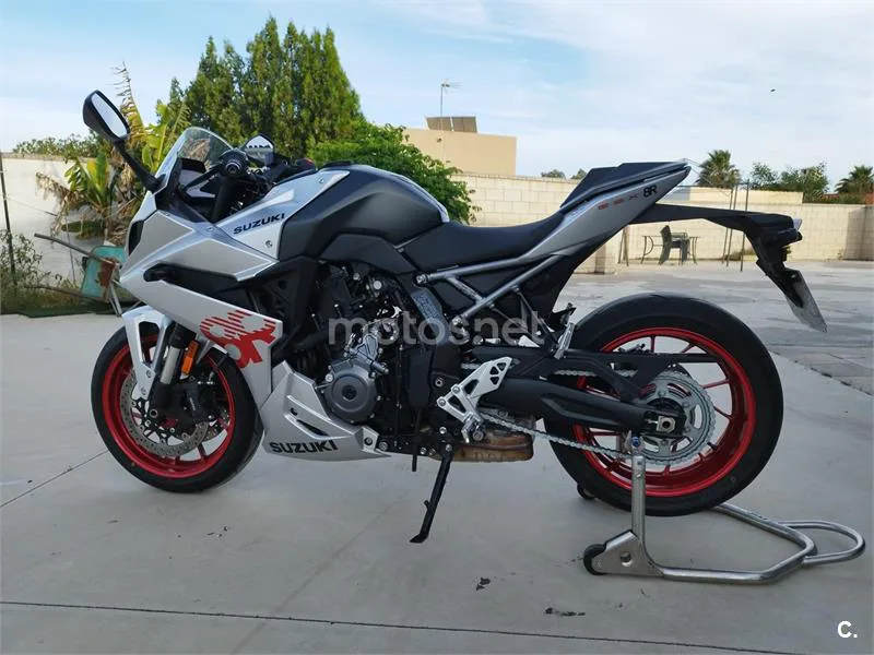 Suzuki GSX-8R – Vista 3