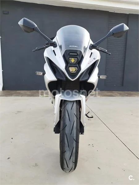 Suzuki GSX-8R – Vista 7