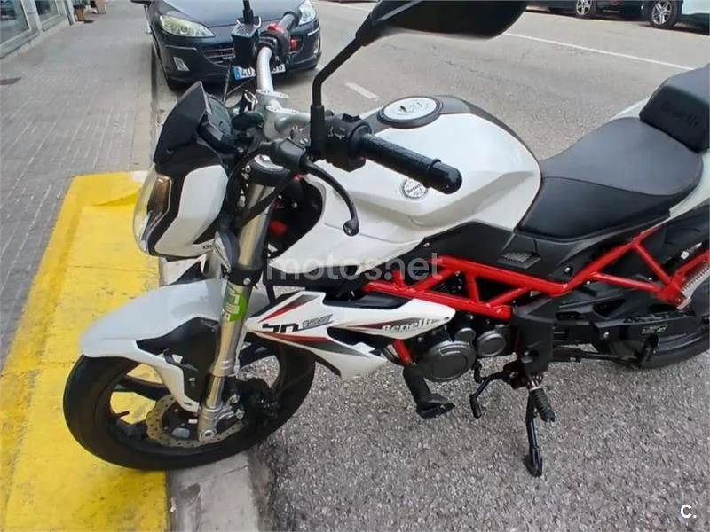 Benelli BN 125 – Vista 3