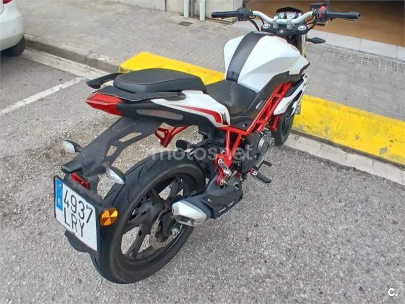 Benelli BN 125 – Vista 5