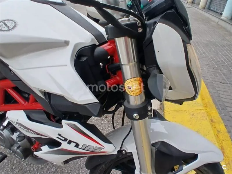 Benelli BN 125 – Vista 6