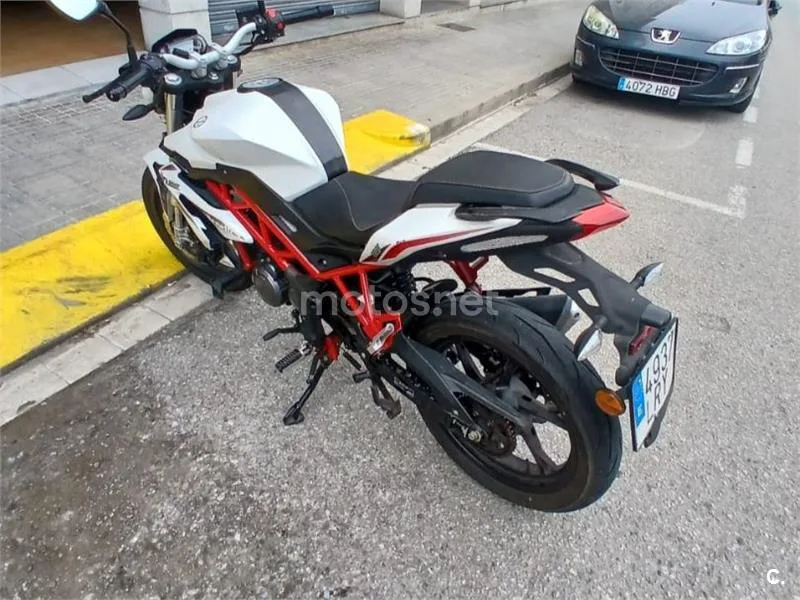 Benelli BN 125 – Vista 7
