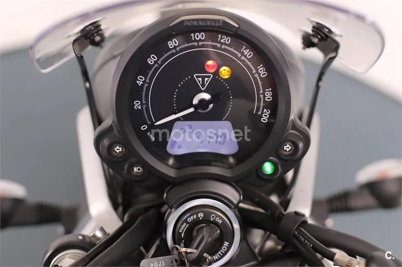 Triumph Speed Twin 900 – Vista 5