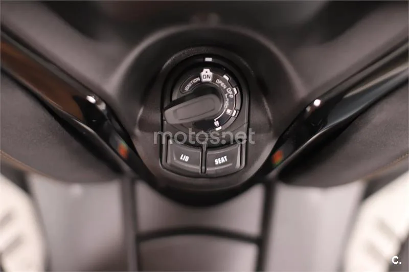 Yamaha XMAX 300 – Vista 8