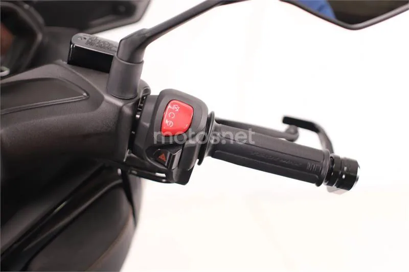 Yamaha XMAX 300 – Vista 9