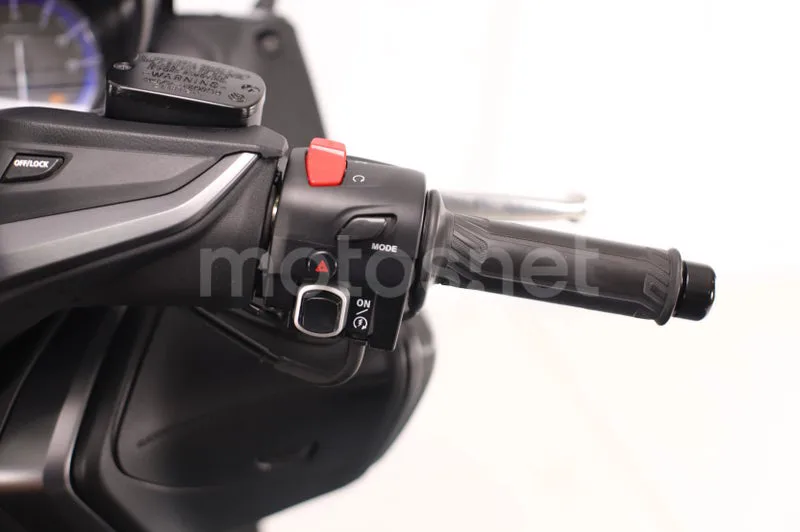 Yamaha TMAX 560 - Vista 9