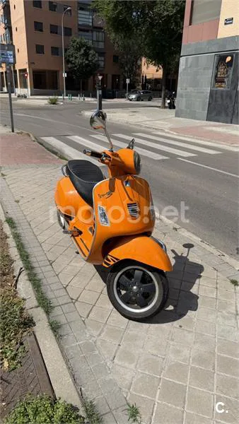 Vespa GTS SuperSport 300 - Vista 4
