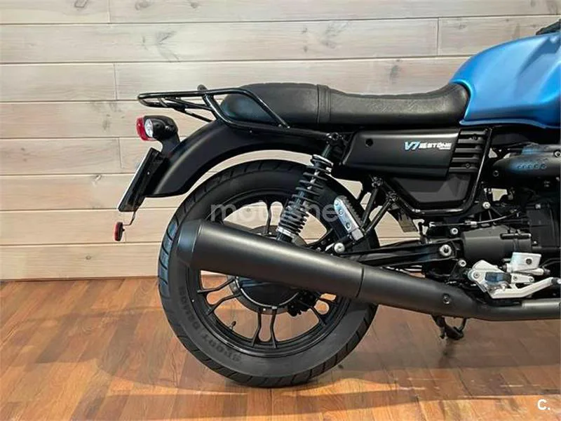Moto Guzzi V7 III – Vista 7