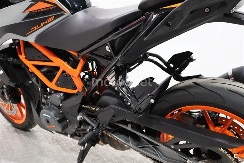 KTM 390 – Vista 14