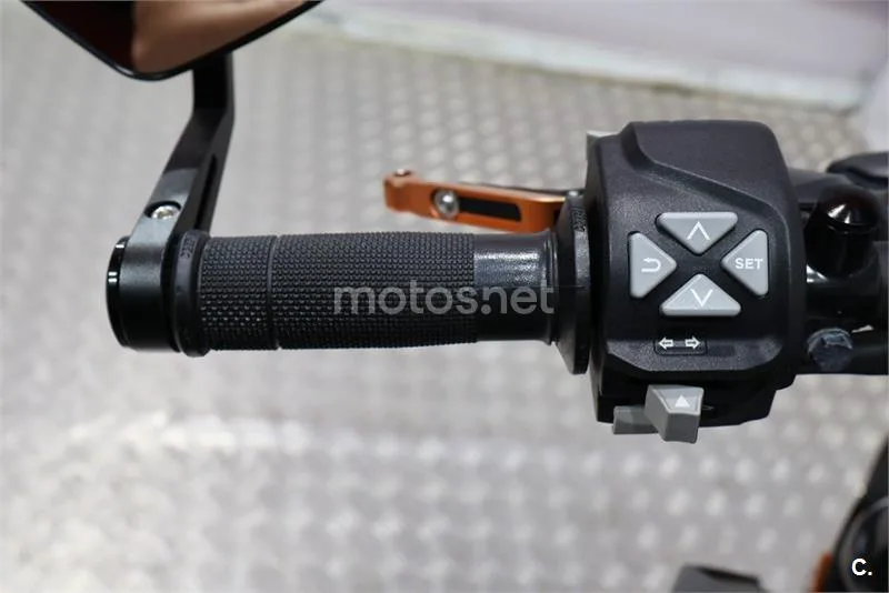 KTM 390 – Vista 8