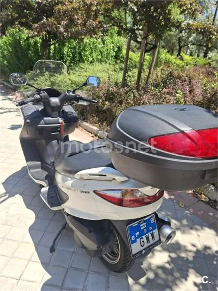 Suzuki Burgman 200 – Vista 5