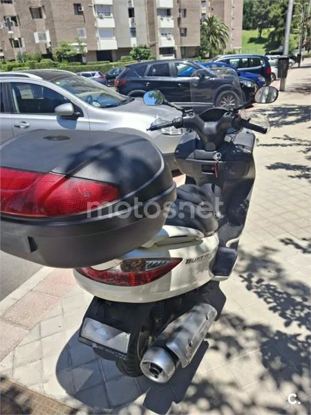 Suzuki Burgman 200 – Vista 6