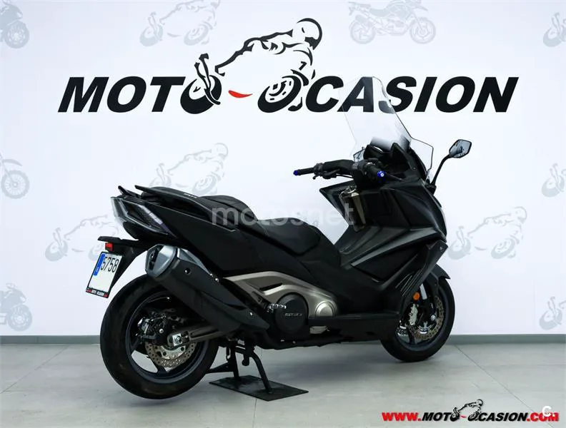 Kymco AK 550 – Vista 3