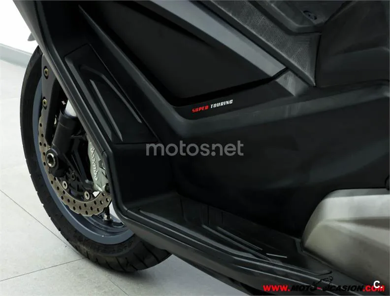 Kymco AK 550 – Vista 9