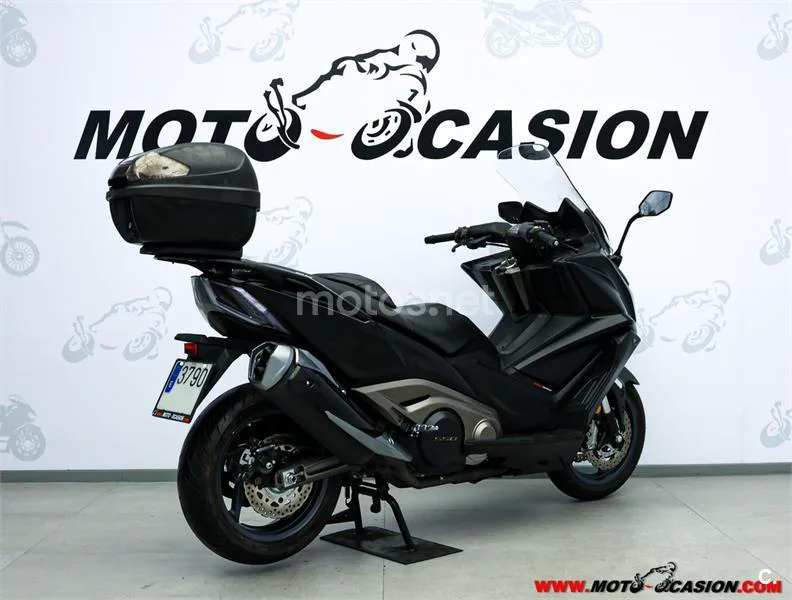 Kymco AK 550 – Vista 3