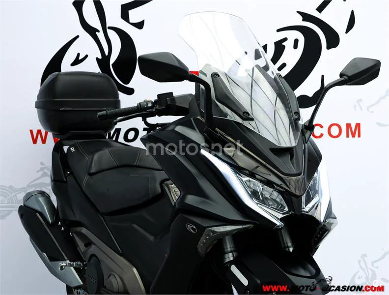 Kymco AK 550 – Vista 4