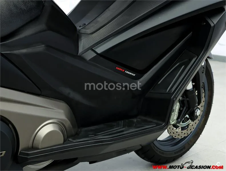 Kymco AK 550 – Vista 5