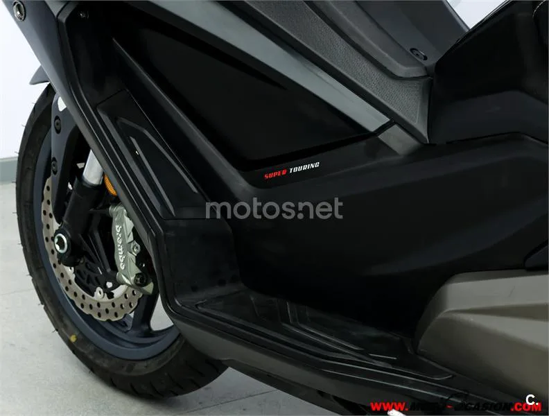 Kymco AK 550 – Vista 10