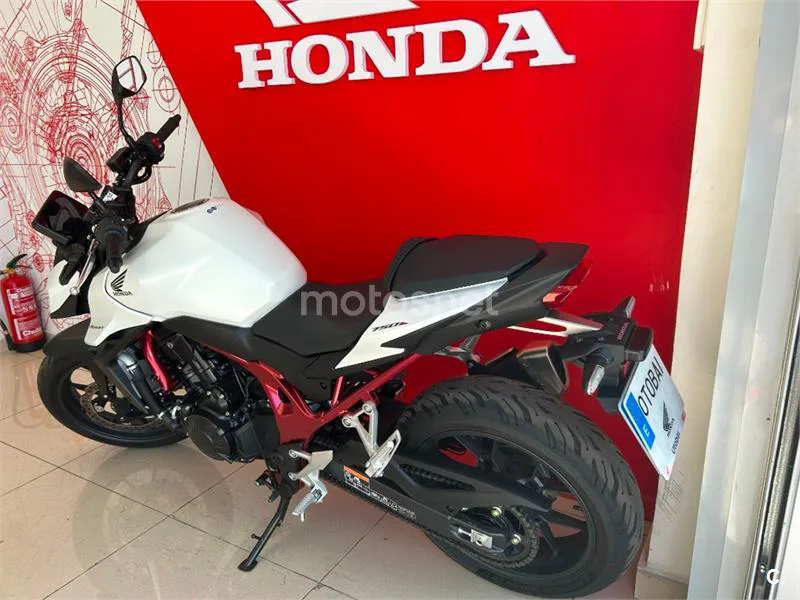 Honda CB 750 Hornet – Vista 3