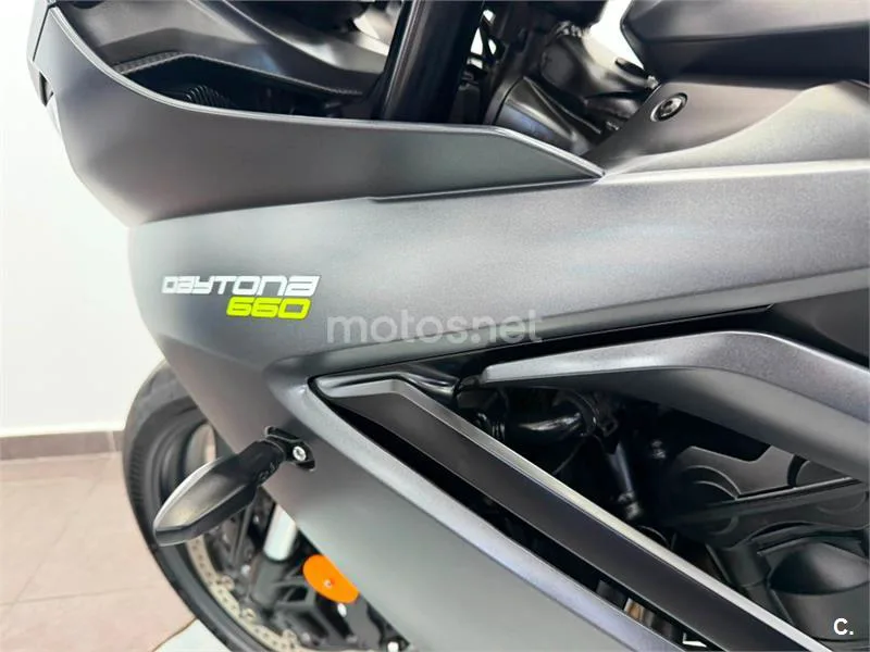 Triumph Daytona 660 – Vista 13