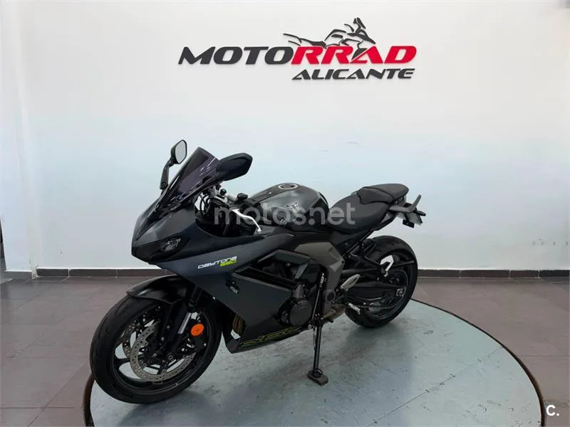 Triumph Daytona 660 – Vista 17