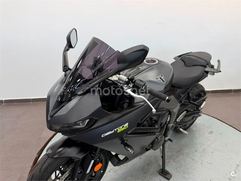 Triumph Daytona 660 – Vista 21