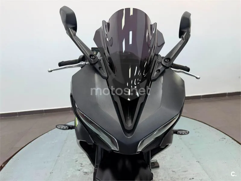 Triumph Daytona 660 – Vista 22