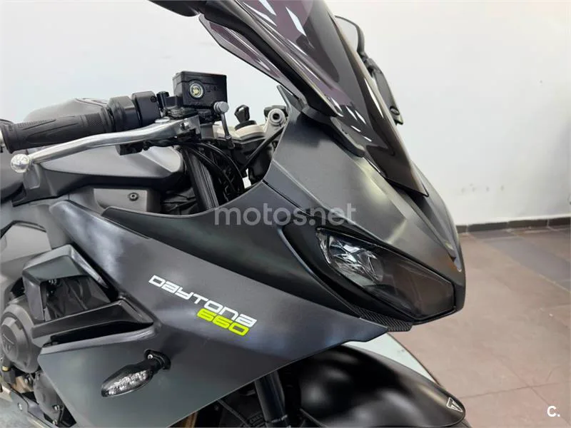 Triumph Daytona 660 – Vista 23