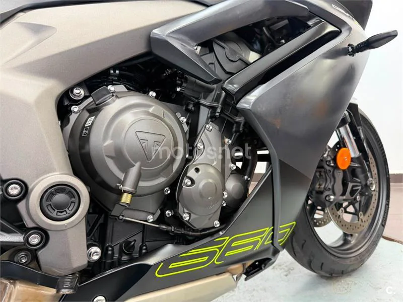 Triumph Daytona 660 – Vista 10