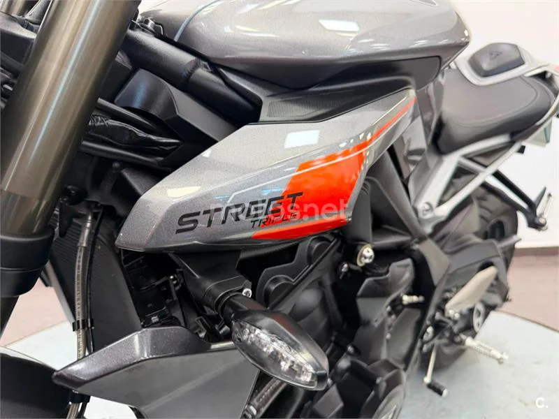 Triumph Street Triple 765 – Vista 11